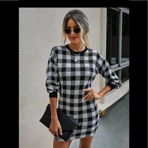 Gingham Pattern Drop Shoulder Knit Sweater Dress Size Small black and white